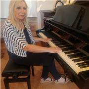 Insegnante laureata in pf principale con massimo dei voti e 42 anni di insegnamento